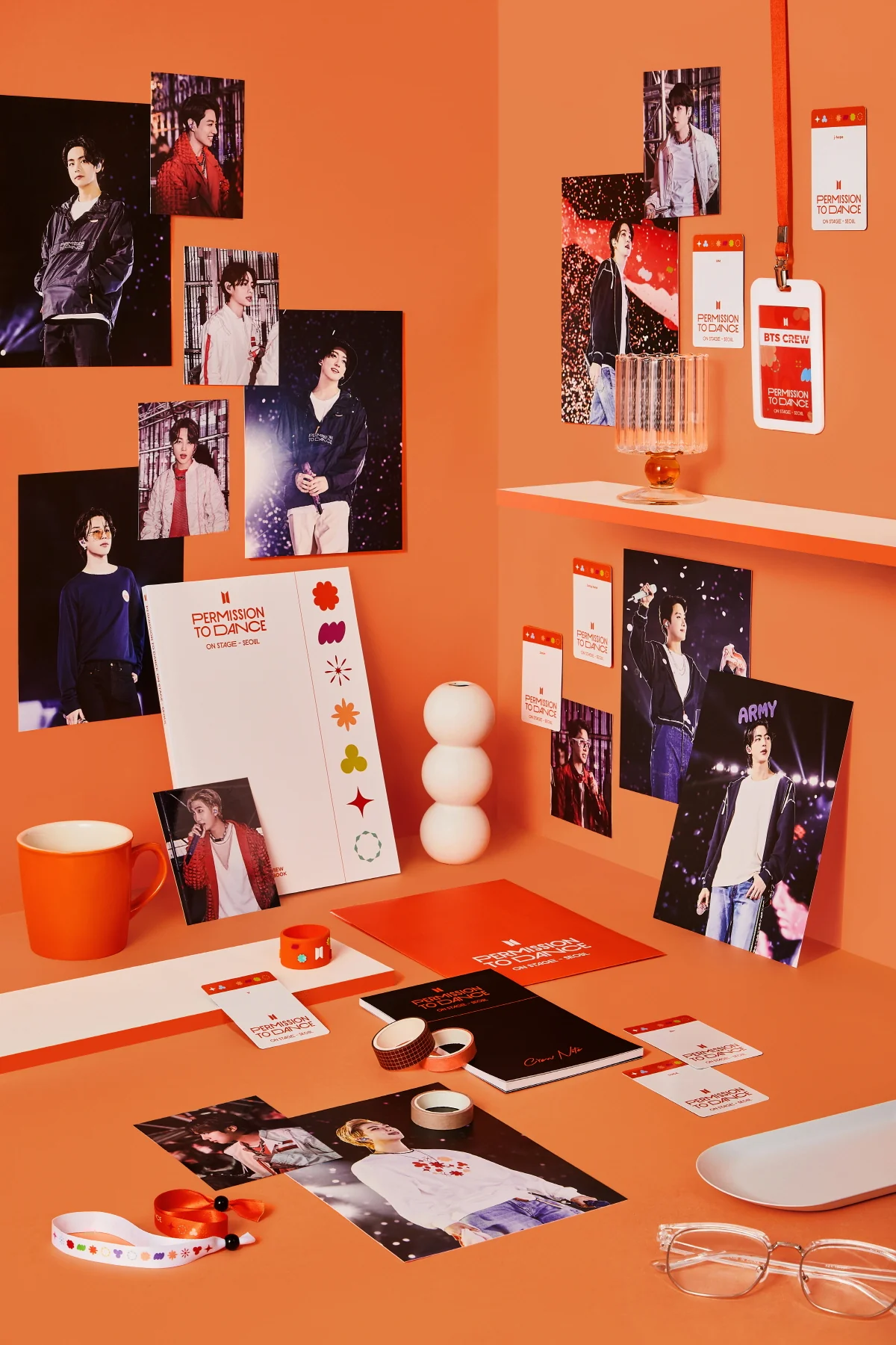 BTS - Permission to Dance On Stage - Seoul Digital Code+Extra Photocards Set - Image 8