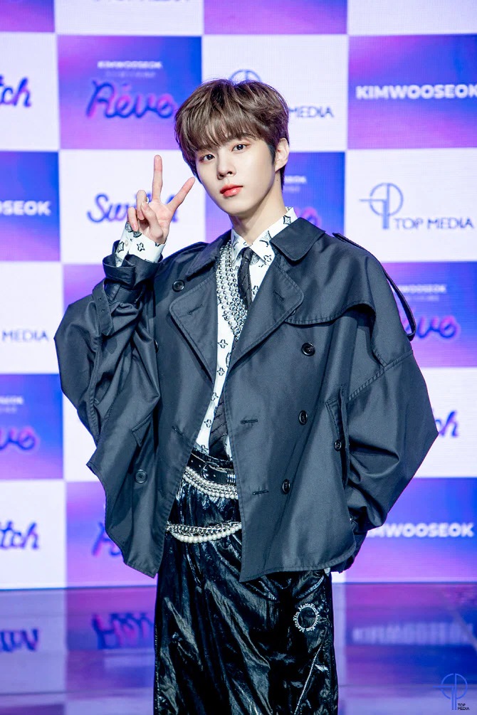 KIM WOO SEOK - 3RD DESIRE [Reve] Album - Image 6