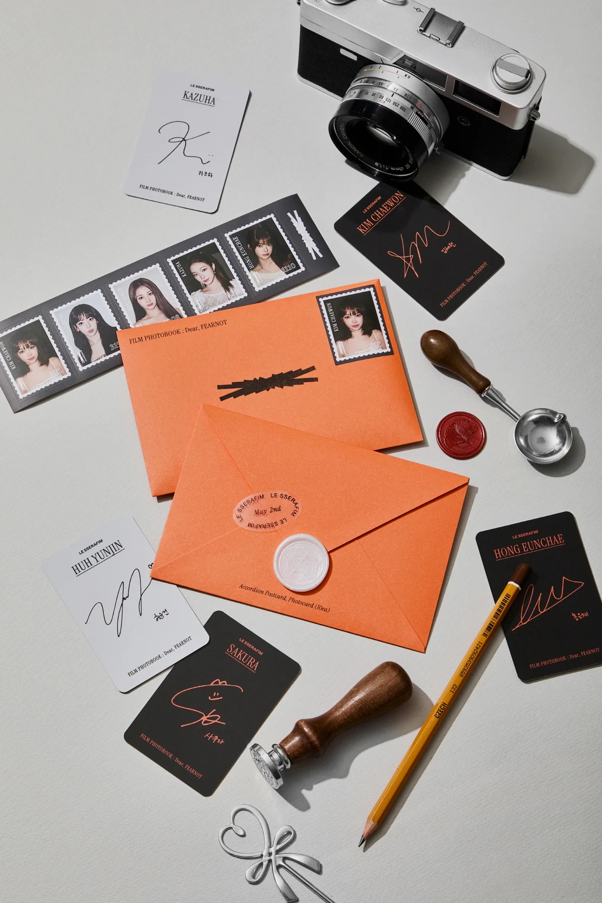 [WEVERSE EXCLUSIVE POB] LE SSERAFIM FILM PHOTOBOOK : Dear, FEARNOT - Image 9