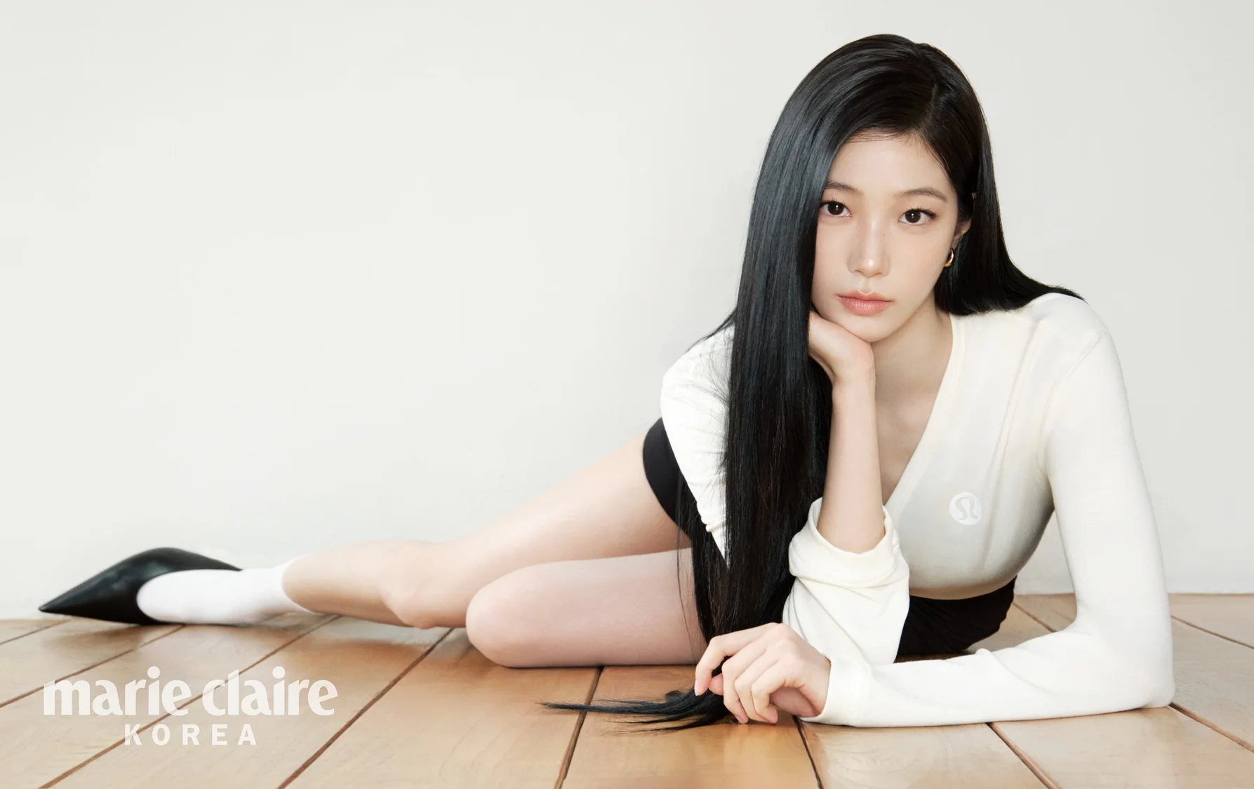 Marie Claire Korea Magazine June 2026 Kim Ji Won - Image 6