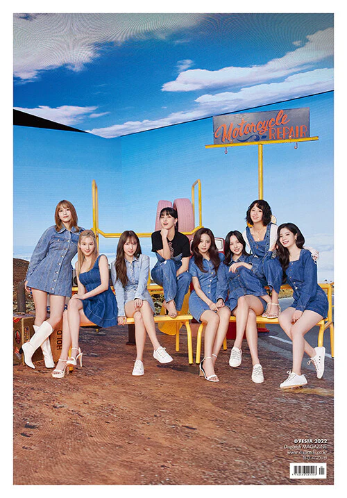 [PRE-ORDER SEP 19] DICON D’FESTA TWICE Dispatch 10th Anniversary Photobook