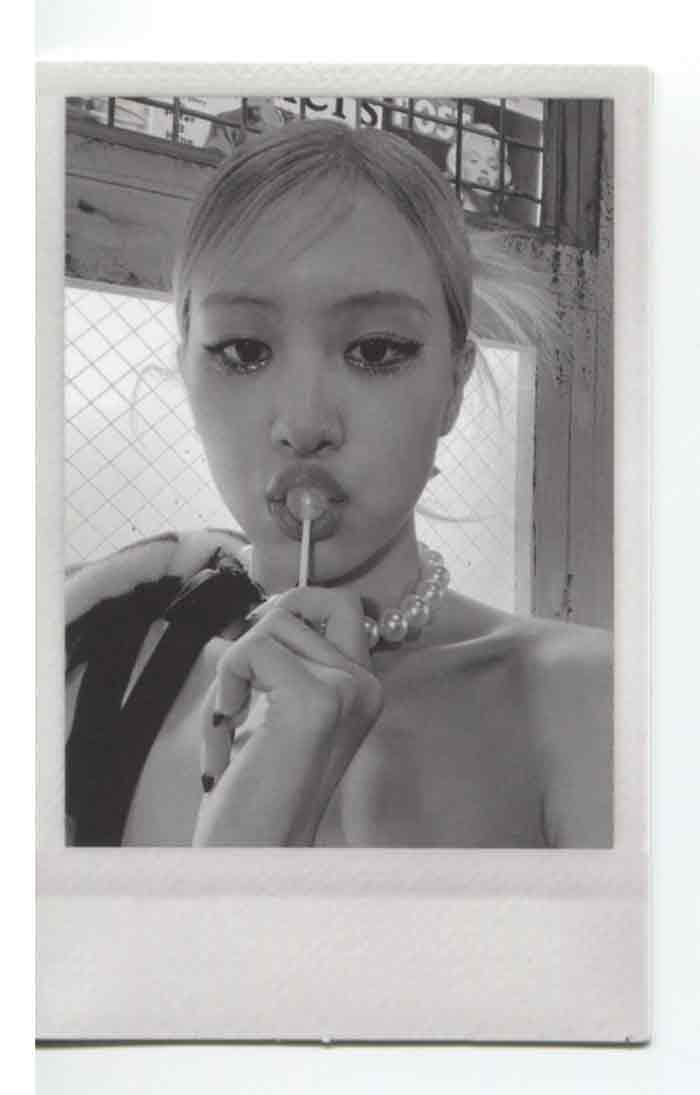 ROSE BLACKPINK - 1st Singles Album -R- POSTCARD POLAROID OFFICIAL PHOTOCARD - Image 8