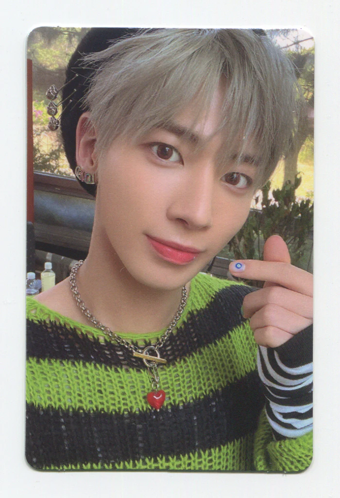 TXT - THE CHAOS CHAPTER FIGHT OR ESCAPE OFFICIAL PHOTOCARD - Image 16